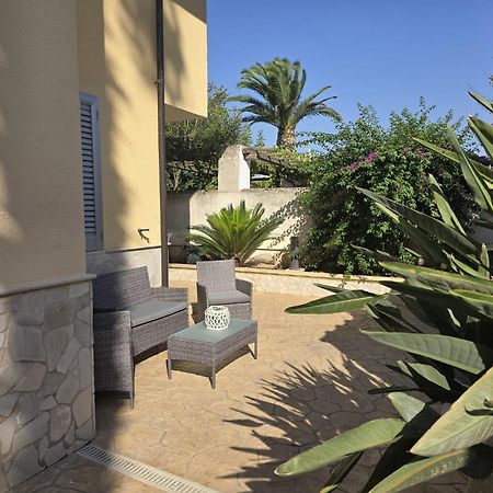 Villa Meri Torre Lapillo Exteriör bild